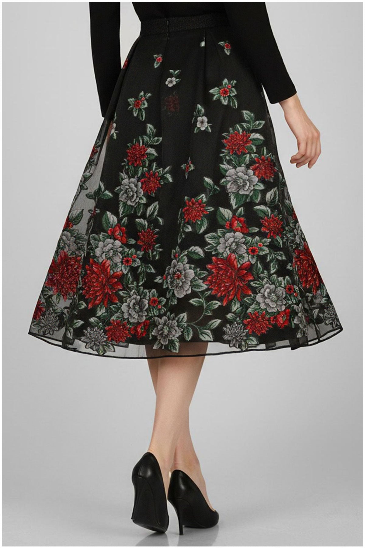 Floral embroidered skirt with red and green flowers on a plain background Luna Fashion House