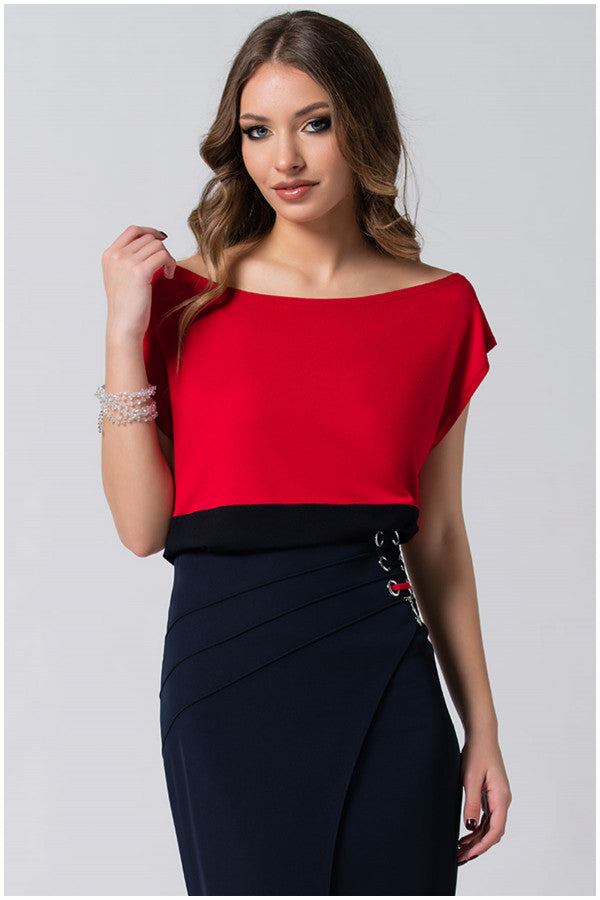 Woman wearing a red and black Top Greta with a sleek silhouette, pairing elegance and modern style by Luna Fashion House.