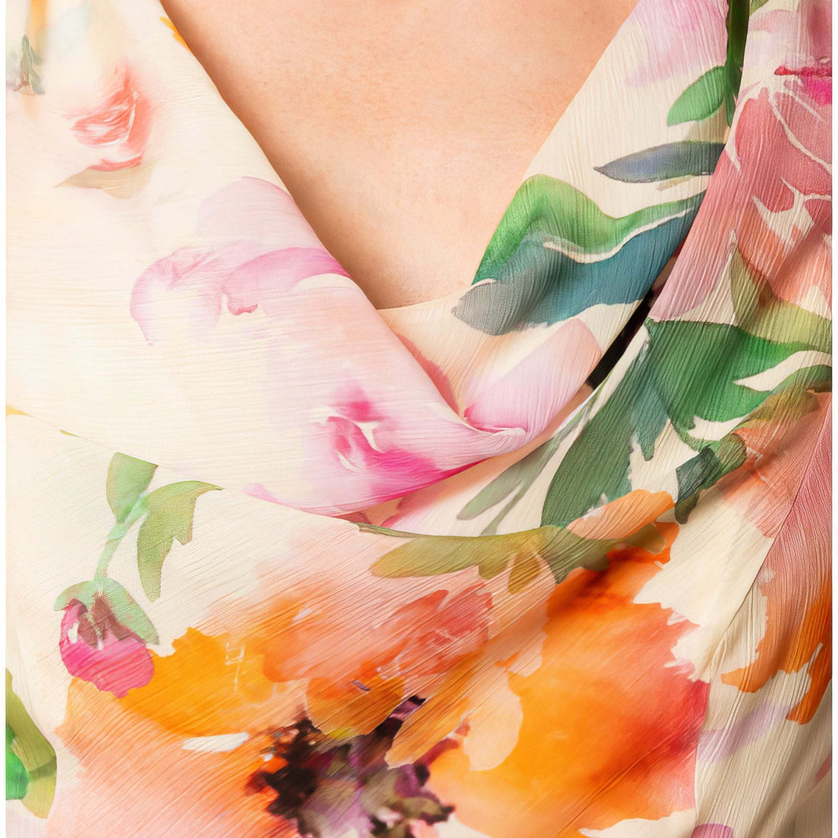 Amanda Elegant Midi Dress in Floral Print. Midi dress. Tailored silhouette.