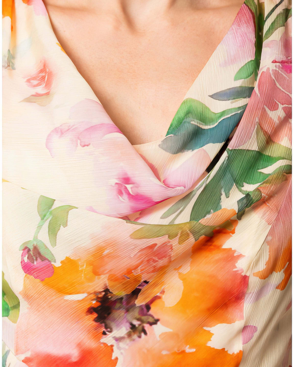 Amanda Elegant Midi Dress in Floral Print. Midi dress. Tailored silhouette.