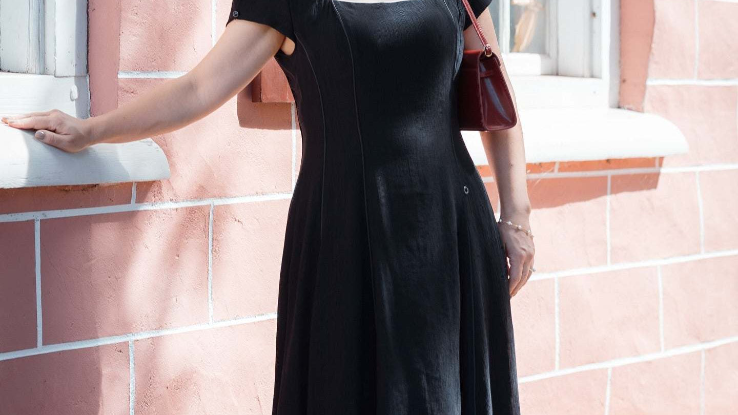 Light, defined summer outfit that still looks intentional in warm weather