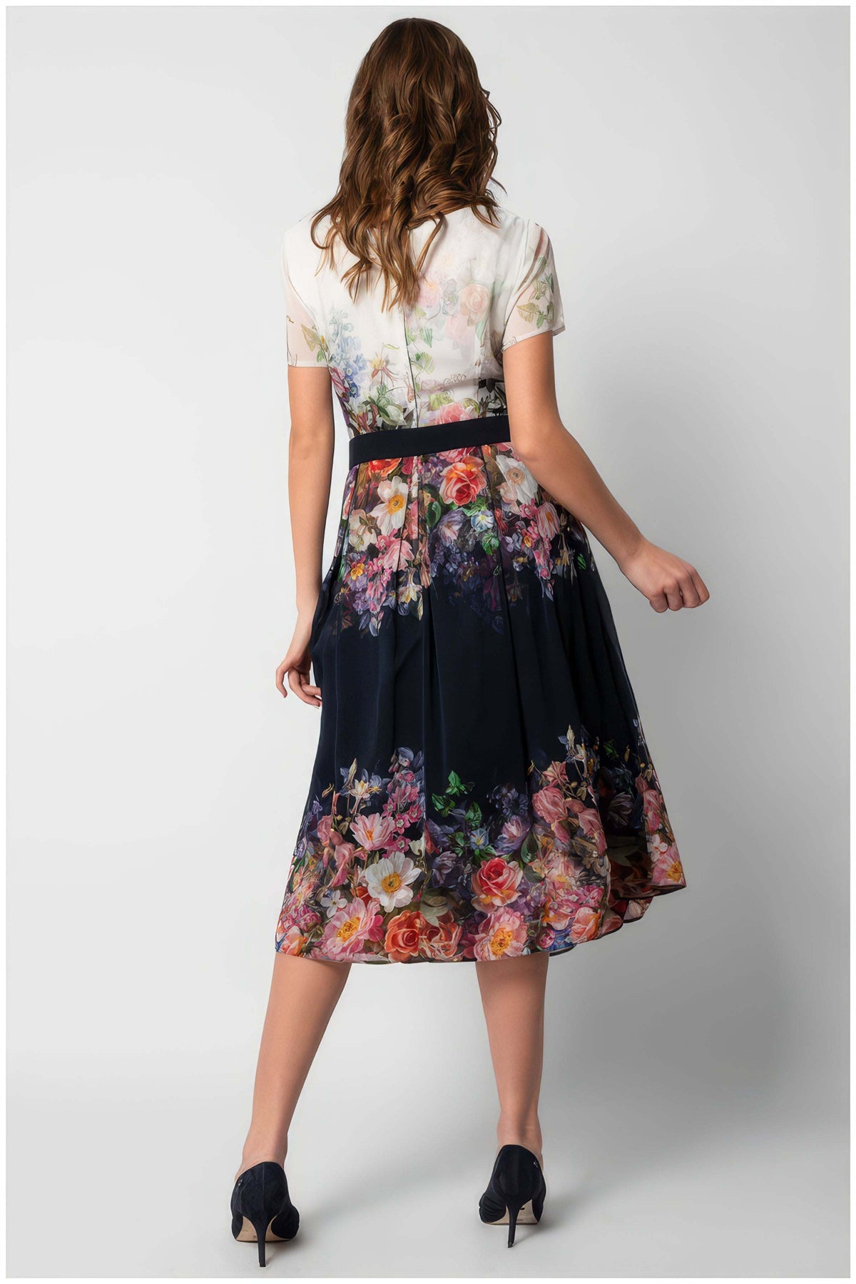 Navy Floral Elegant Midi Dress, Julia. Floral midi dress. Short sleeves.
