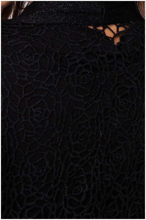 Close-up of black lace cardigan detailing on the back of the Cardigan Jody, showcasing intricate floral patterns.