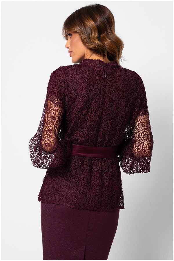 Back view of bordeaux lace elegant sweater Jody with belted waist and floral pattern worn by model
