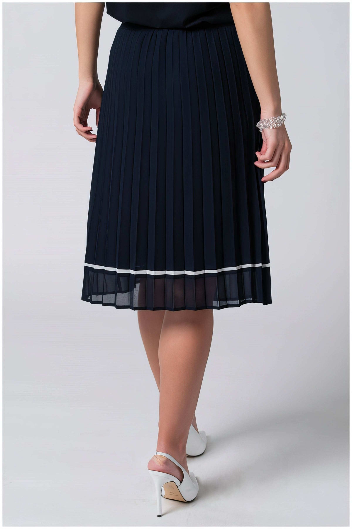 Lola Pleated Skirt in Navy and White. Pleated skirt. Elastic Waist.