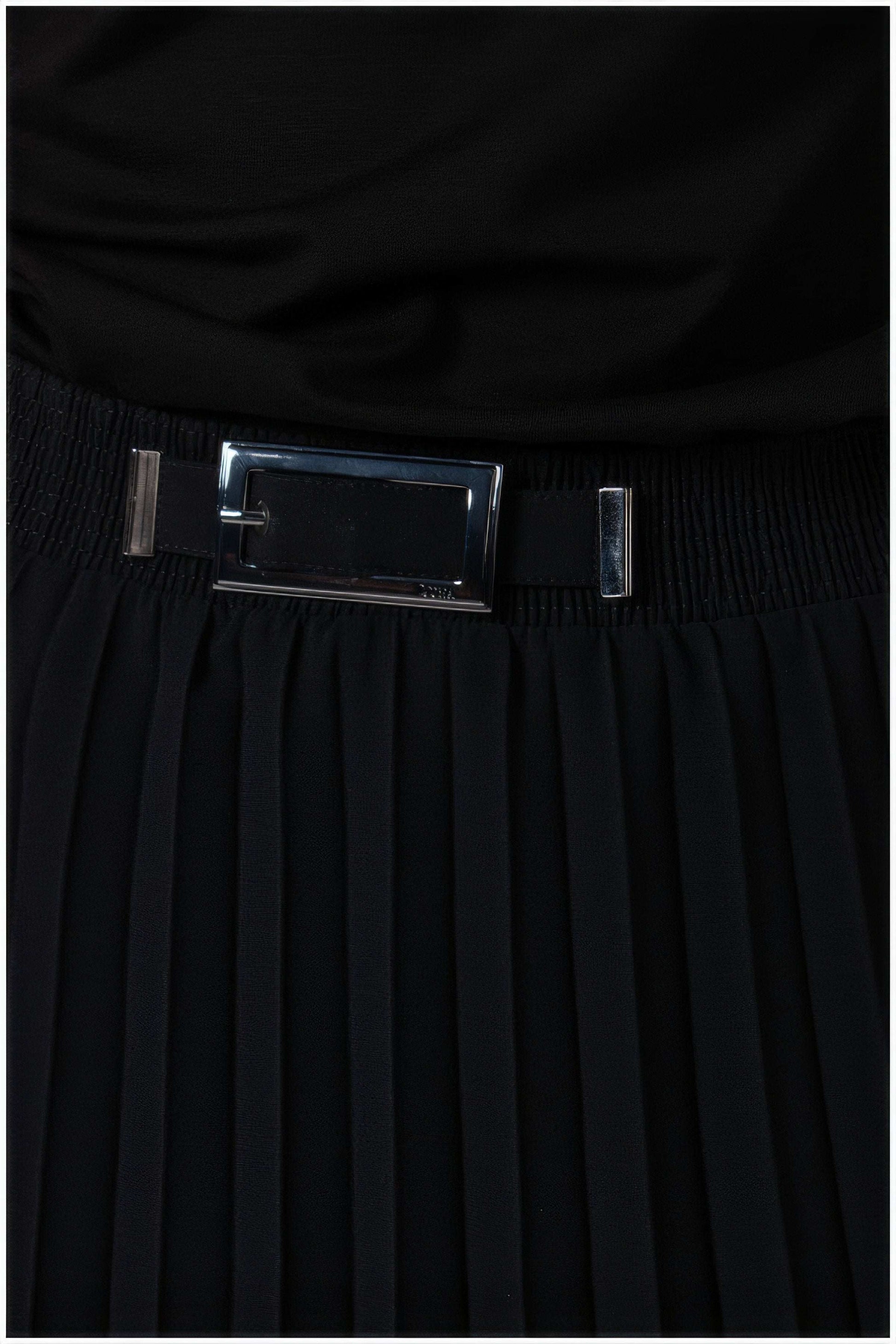Lola Pleated Skirt in Black