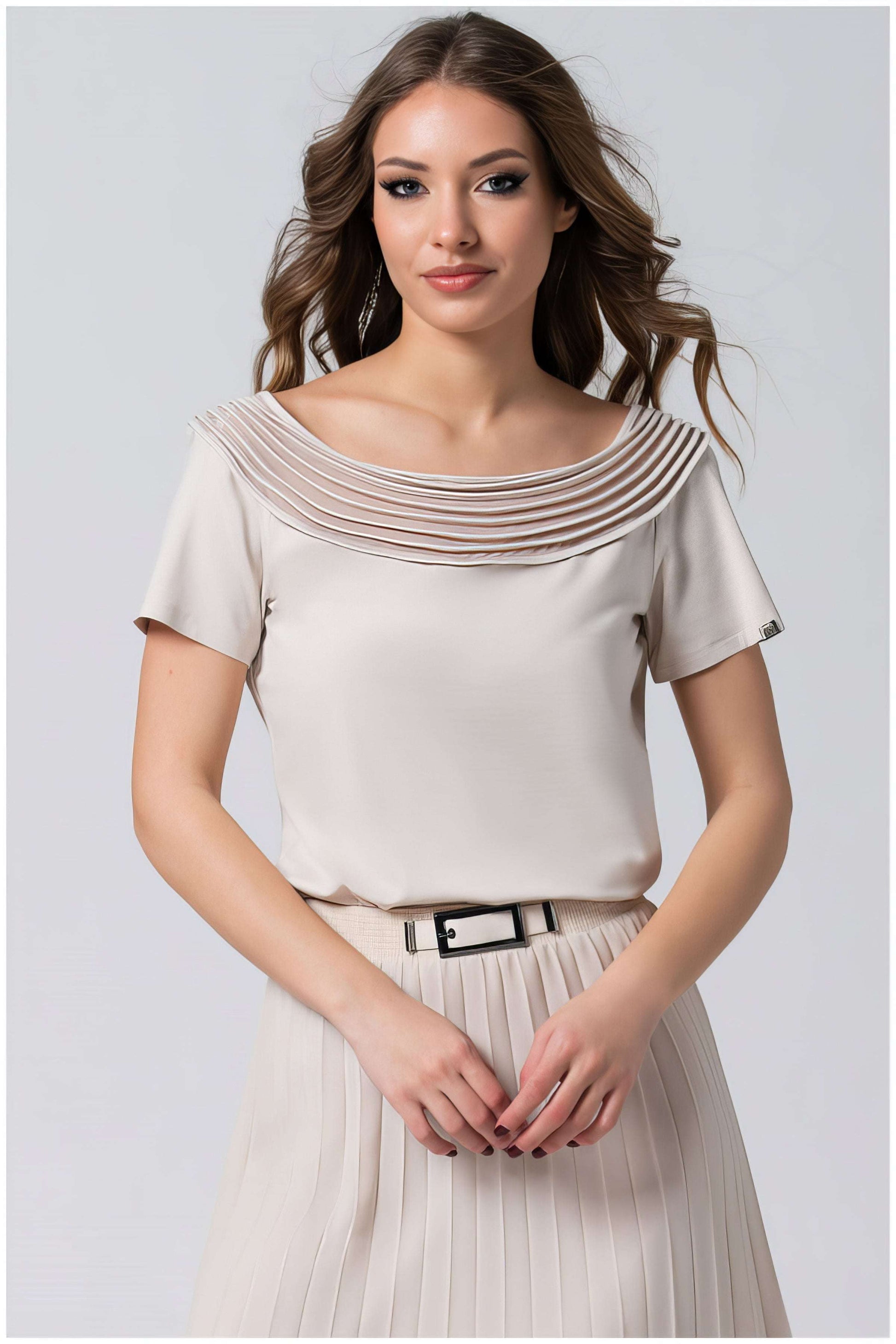 Lola Business Blouse in Beige